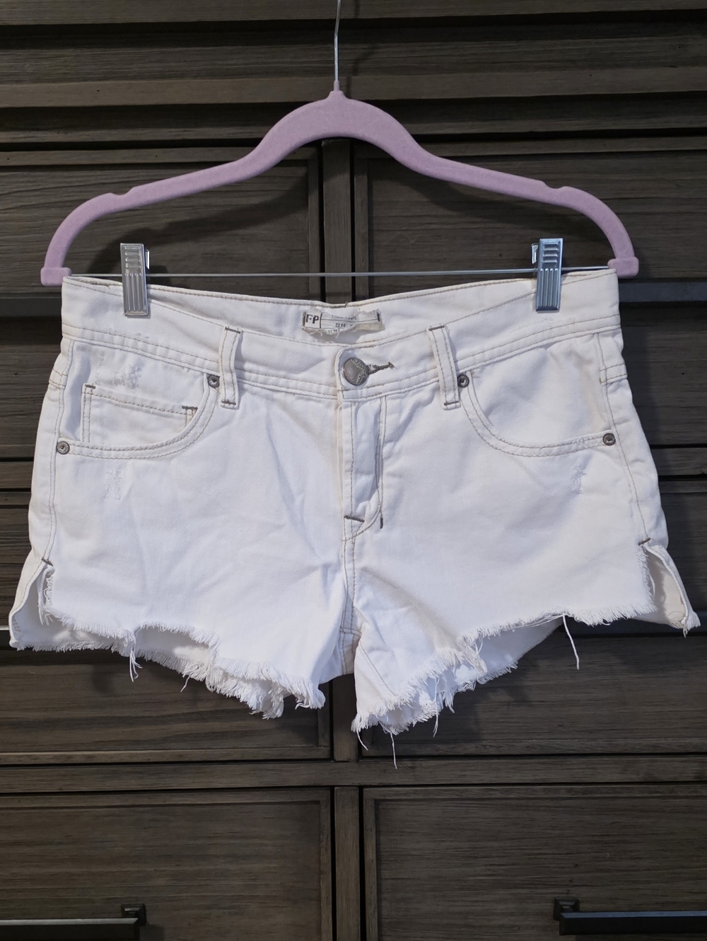 Free People White Frayed Hem Denim Cutoff Shorts w/ Button Fly - Size 26